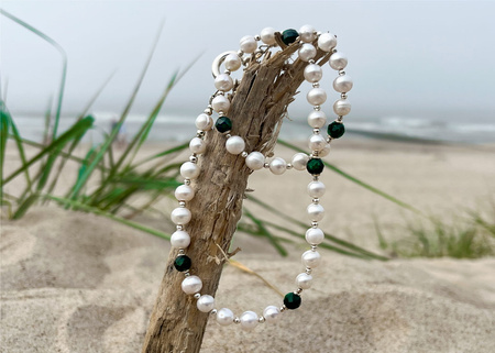 Naszyjnik z Białymi Perłami Słodkowodnymi i Szmaragdem