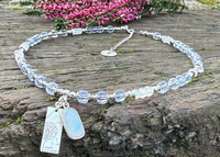 Naszyjnik Topaz Niebieski i Kamień Księżycowy – komunikacja i intuicja