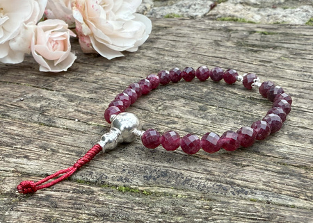 Mala z Granatem – Ognista Pasja i Moc