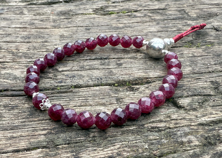 Mala z Granatem – Ognista Pasja i Moc