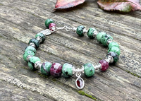 Bransoletka Zoisyt Rubinowy – pasja i harmonia serca