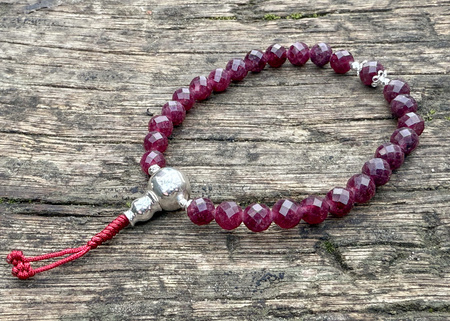 Mala z Granatem – Ognista Pasja i Moc