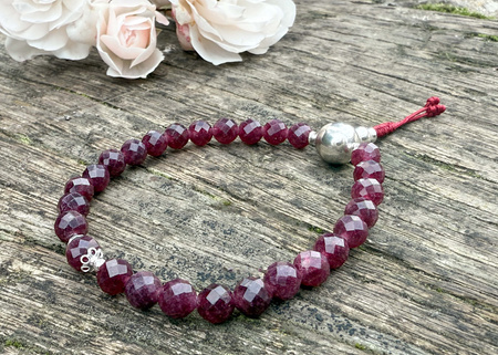 Mala z Granatem – Ognista Pasja i Moc